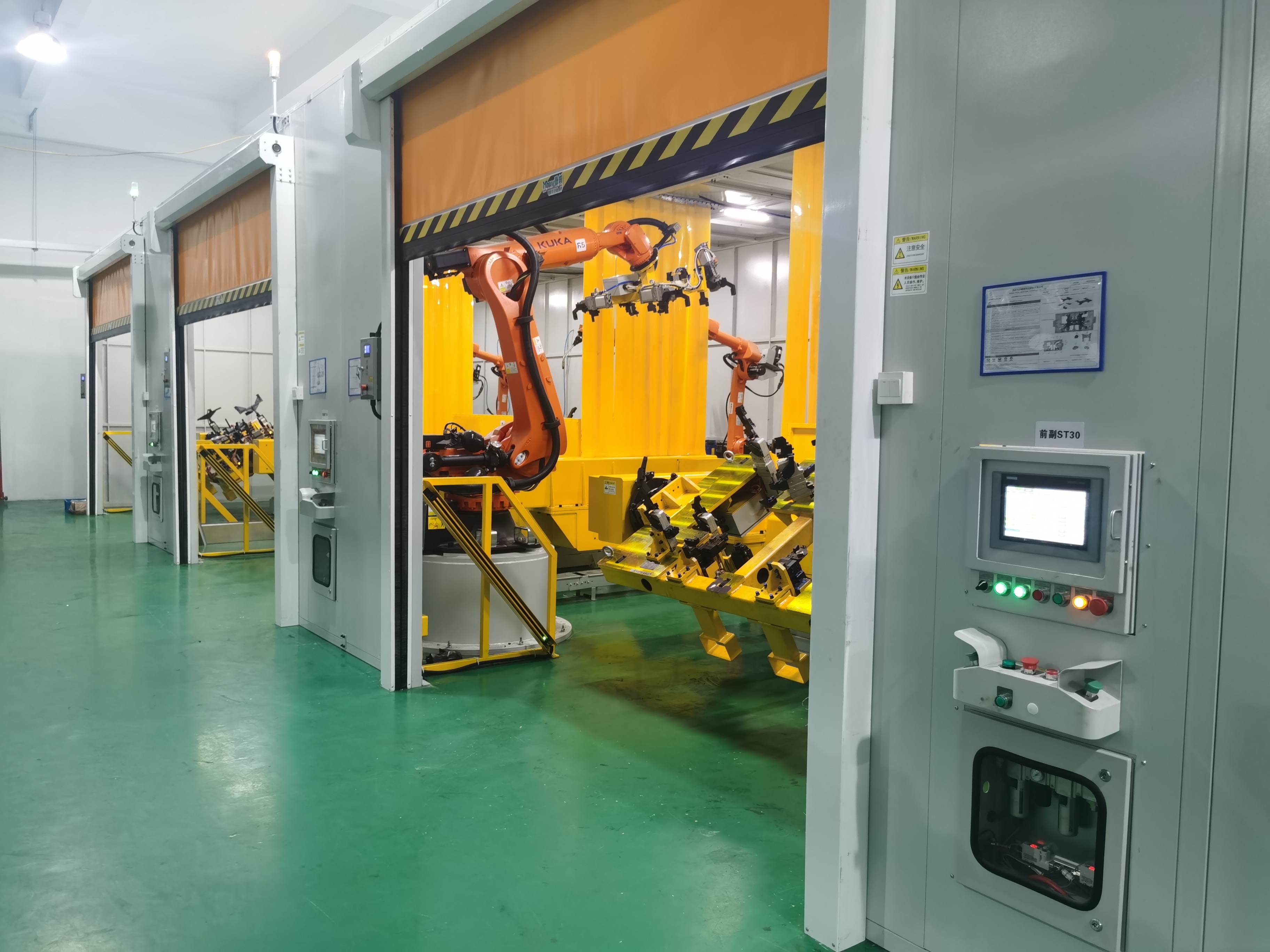 車(chē)架總成機(jī)器人雙機(jī)弧焊工作站案例！